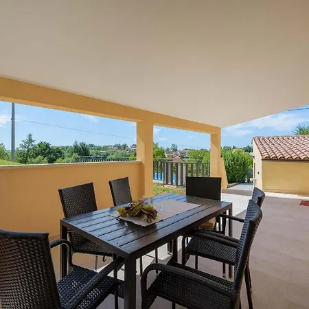 בית נופש Casa Ivana Karojba