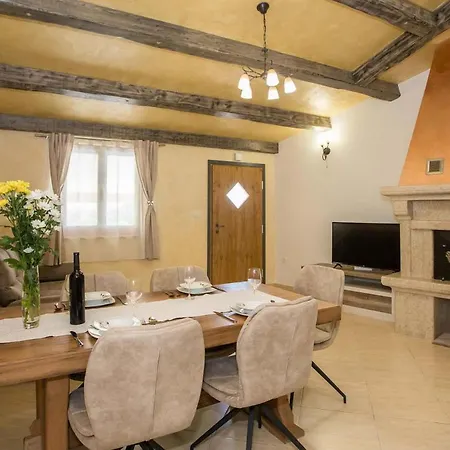 בית נופש Casa Ivana *