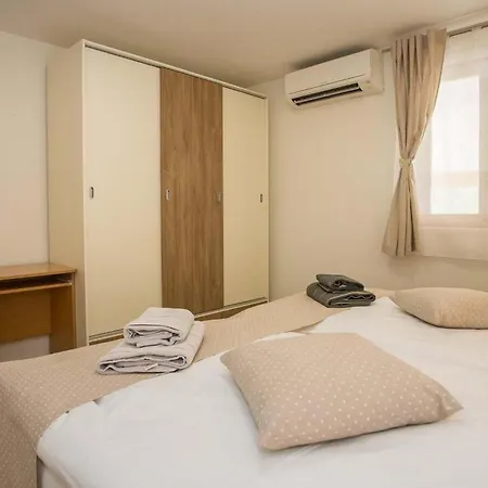 Holiday home Casa Ivana Karojba