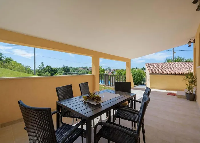 Dom wakacyjny Casa Ivana Karojba